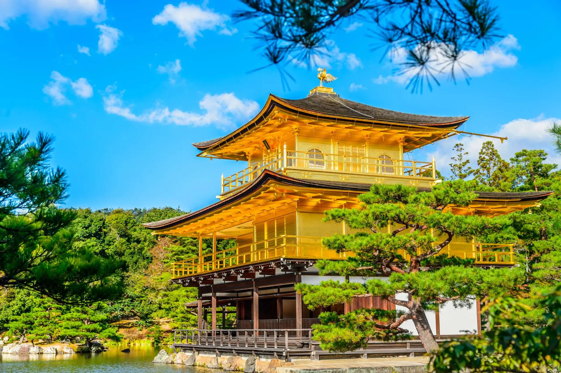 https://maze-copaw.oss-cn-guangzhou.aliyuncs.com/eval-images/c1-mm-02-kinkakuji.webp